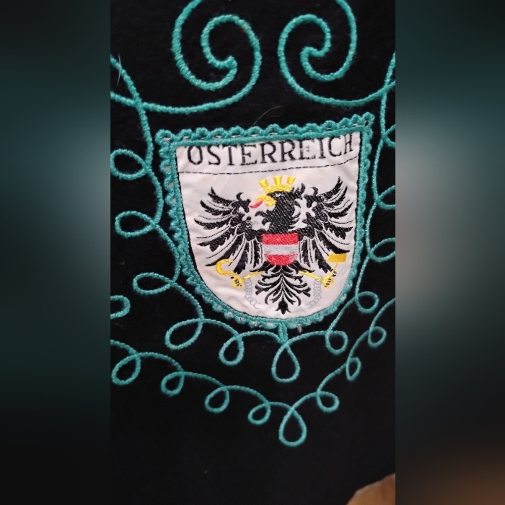 VINTAGE AUSTRIAN WOOL CIRCLE SKIRT - Picture 4 of 14